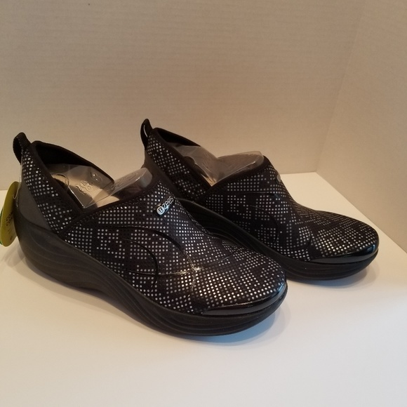 bzees zsa zsa slip on